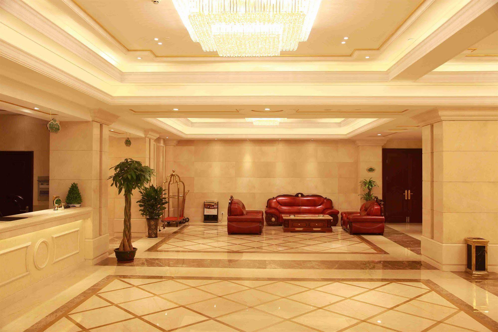 Vienna Pudong Airport Hotel 2*