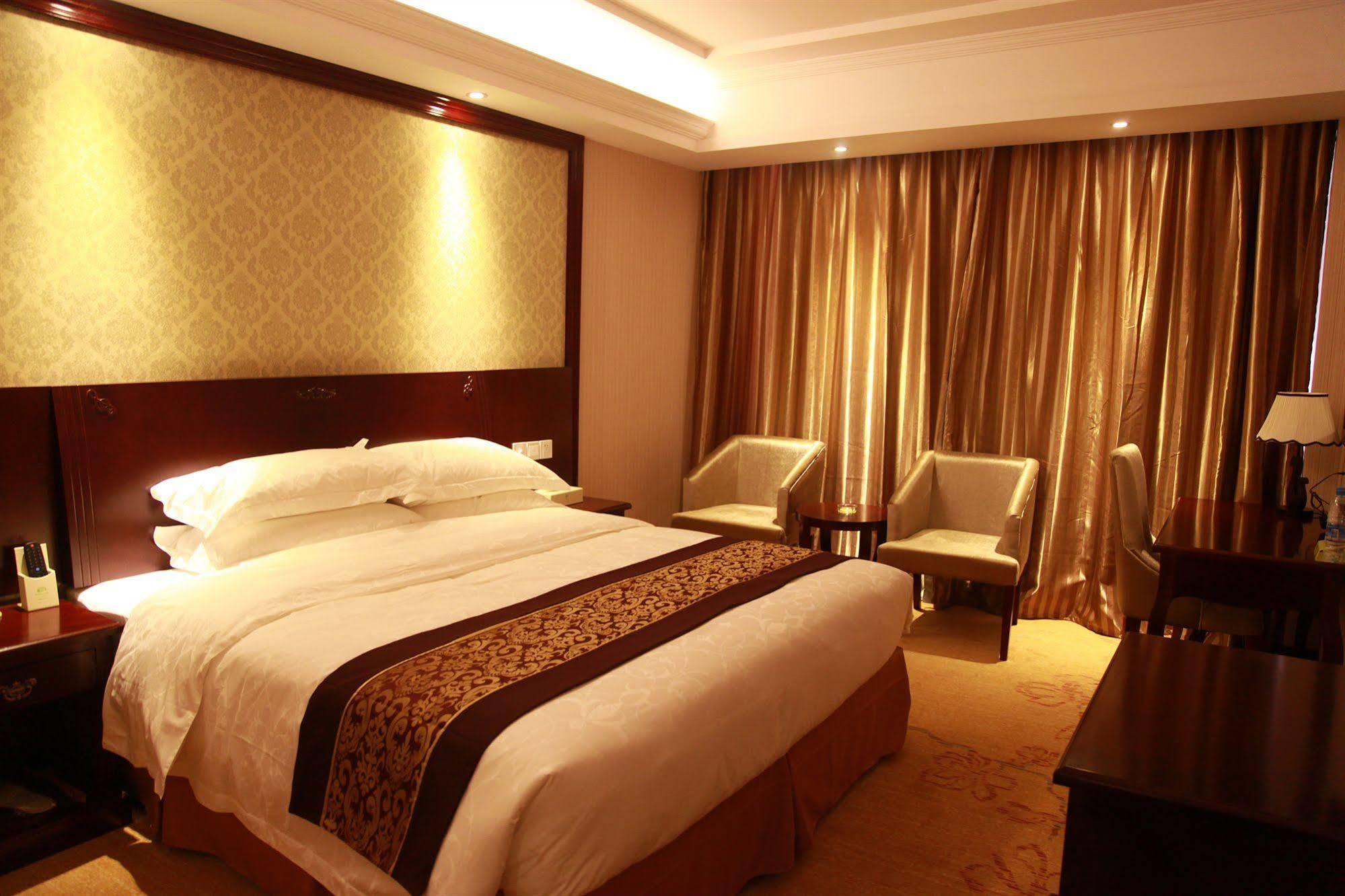 Hotel Vienna Pudong Airport 2*