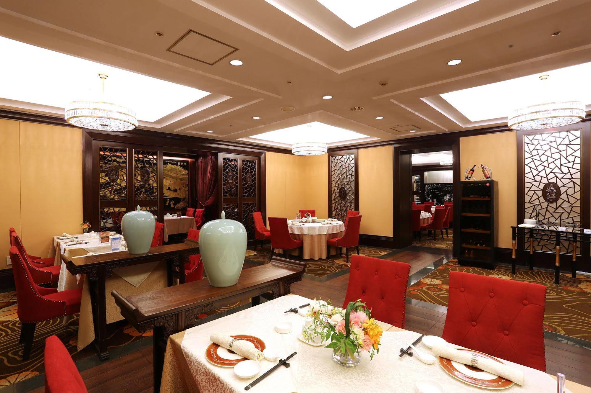 Okura Garden Khách sạn 5*