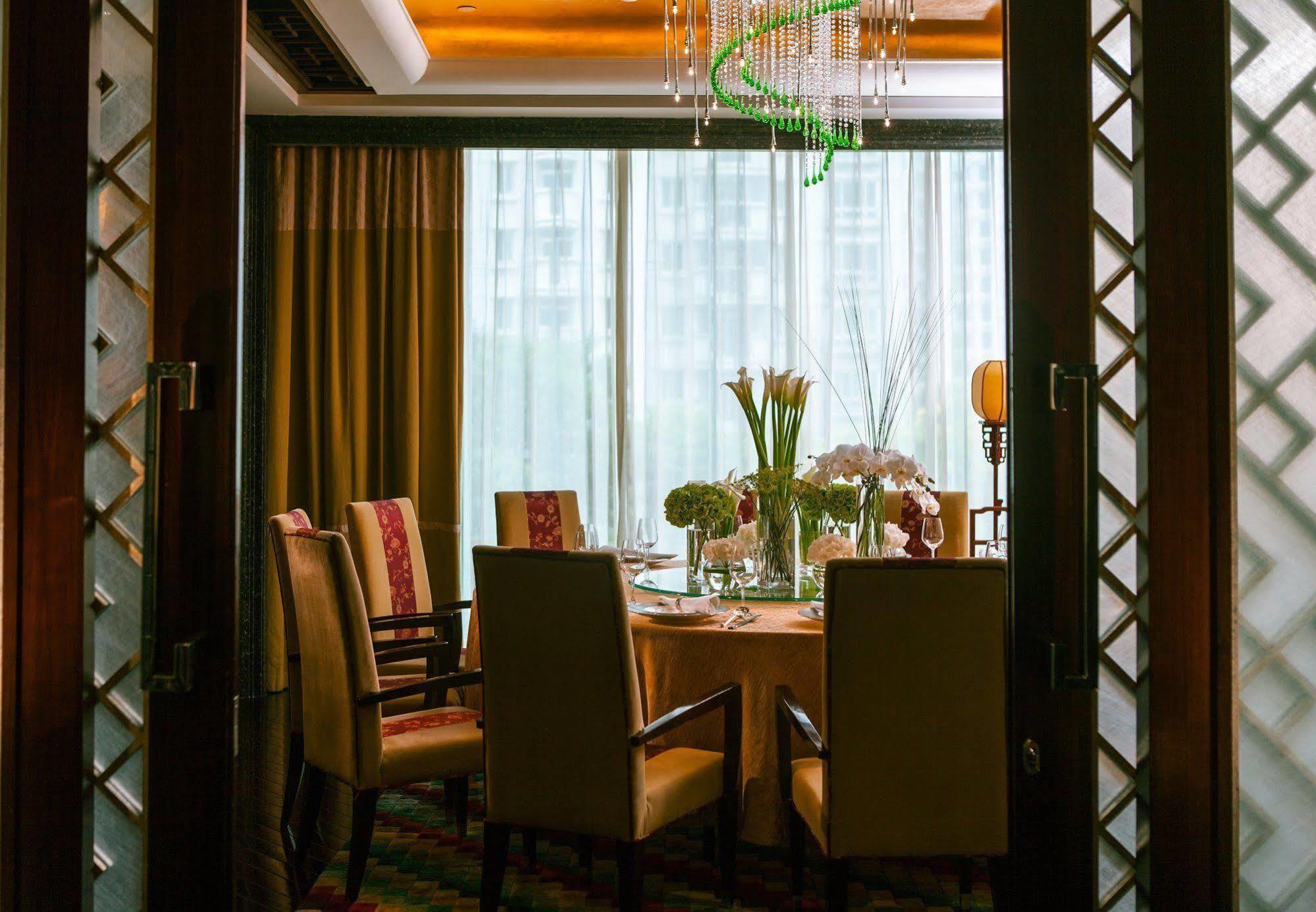 Hotel Renaissance Pudong 5*
