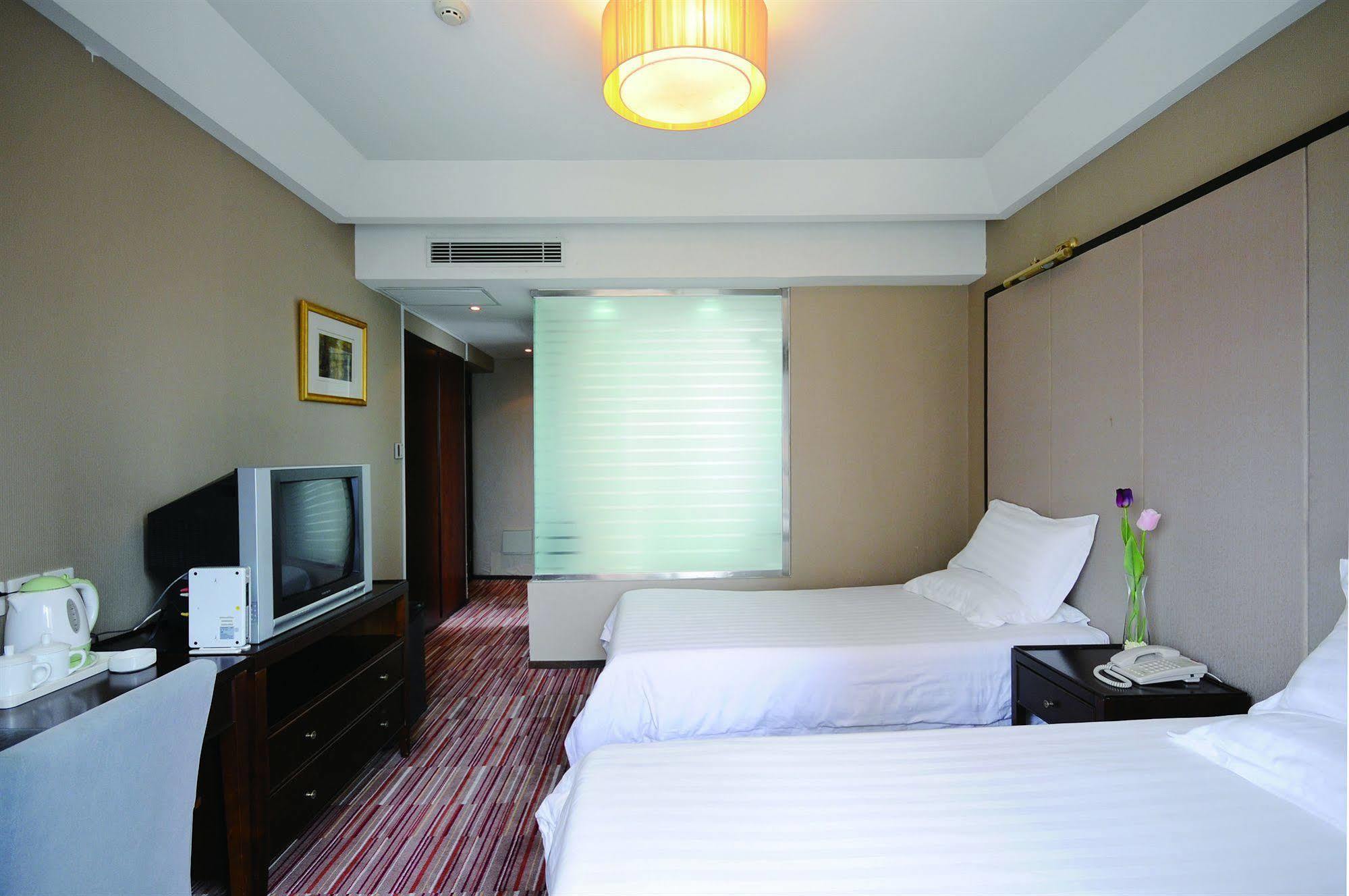 Hotel Rayfont Nanpu 4*