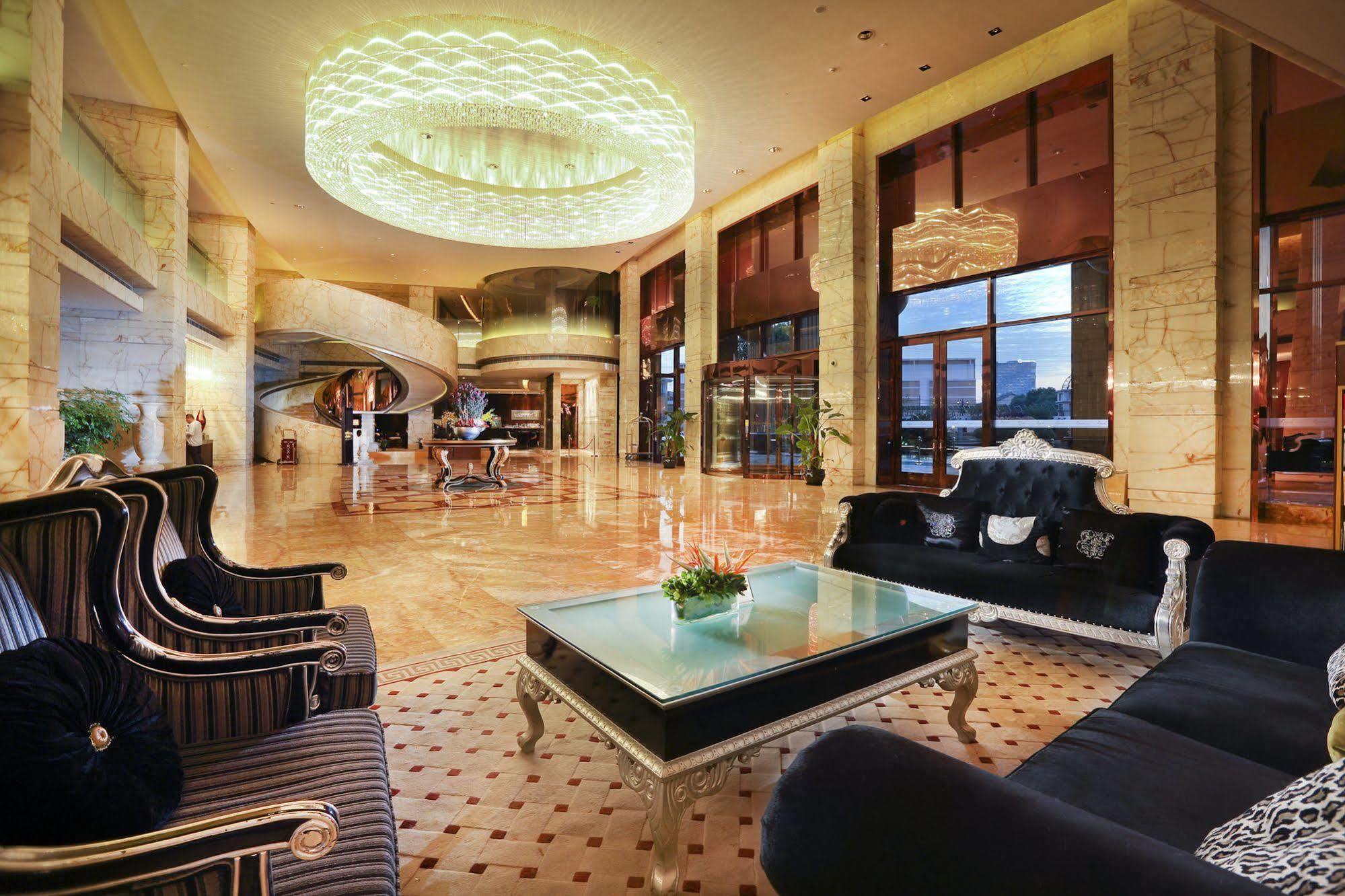 Royal International - Pudong International Airport 5*