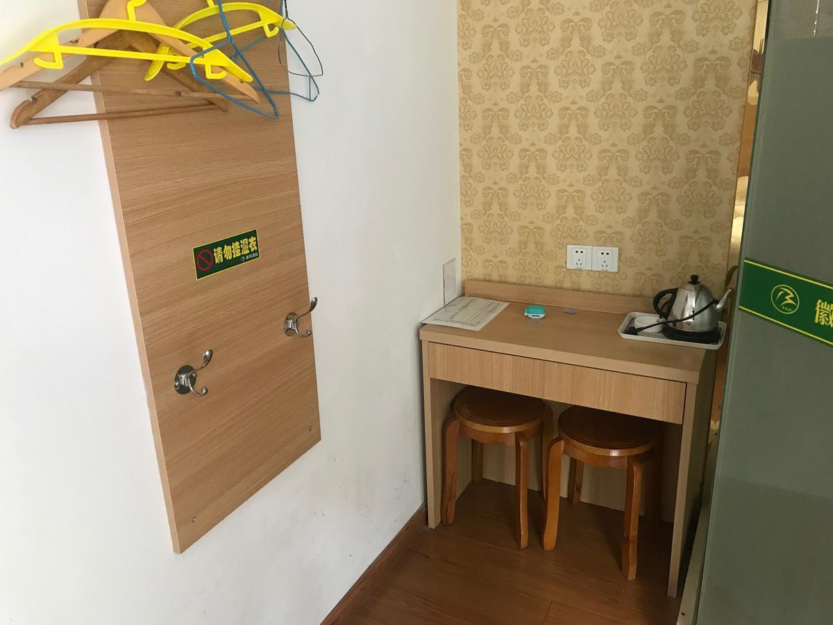 Hotel Huifeng 2*