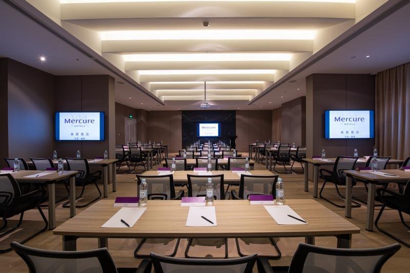 Hotel Mercure Shanghai Jiuting 4*