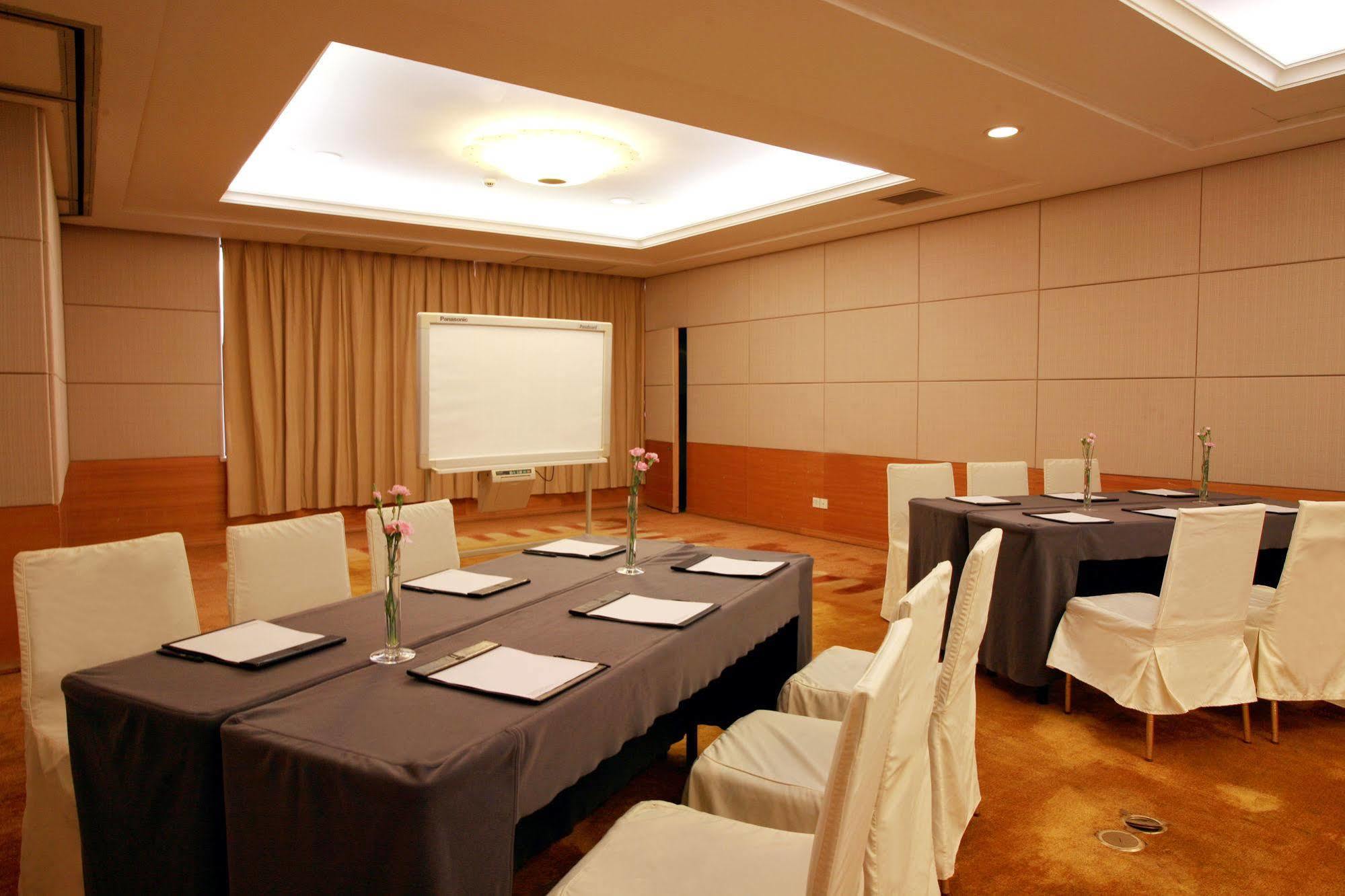 City Hotel Shanghai Hotel 4*