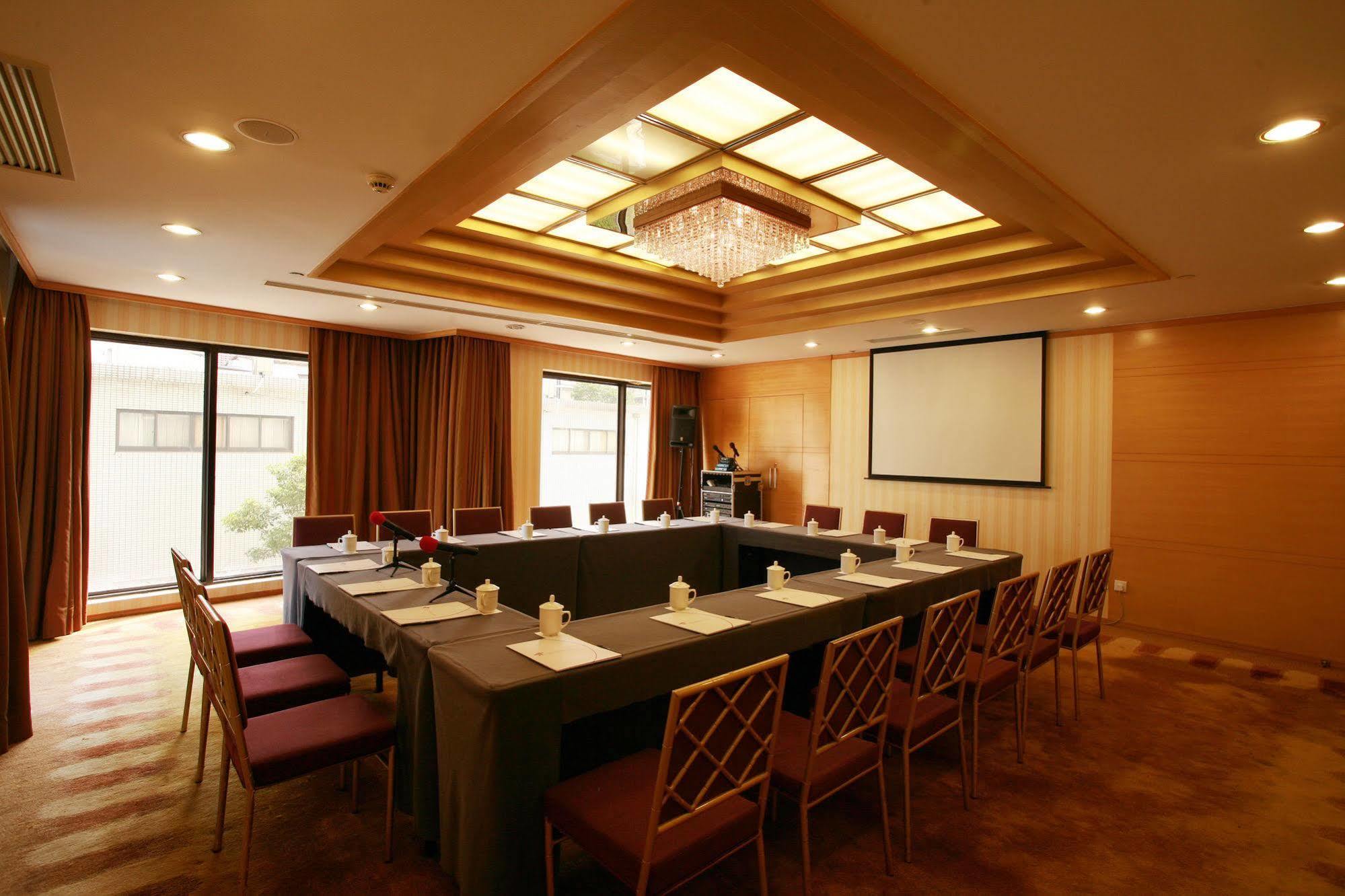 City Hotel Shanghai 4* Shanghái