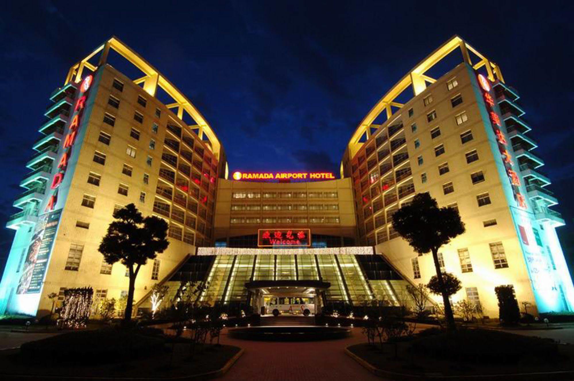Hotel Ramada Plaza Pudong Airport - A Journey Starts At The Pvg Airport 4*