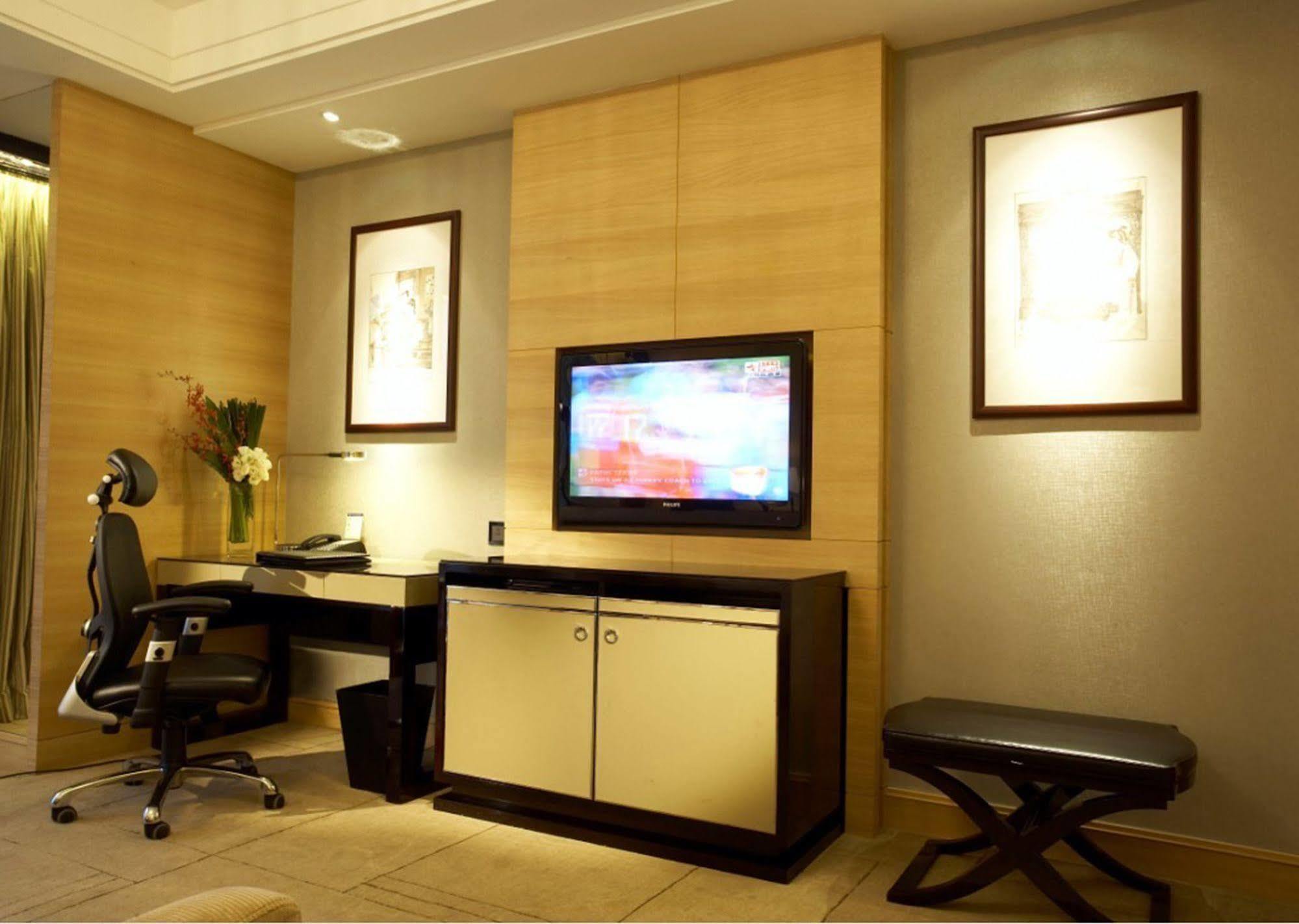 Hotel Wyndham Grand Plaza Royale Oriental 5*