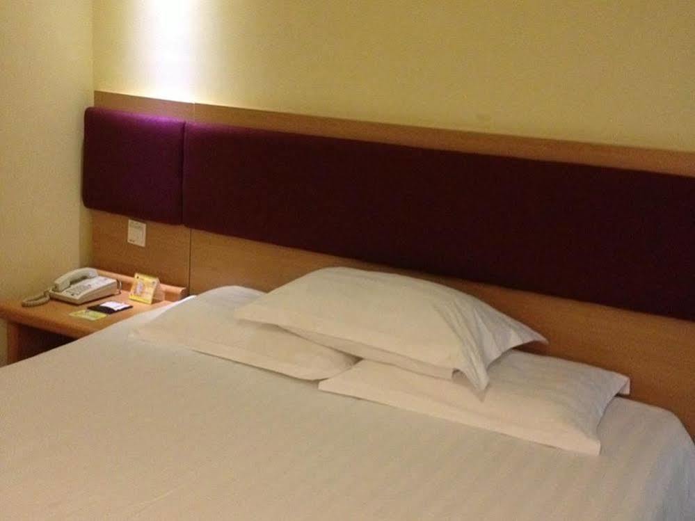 Lu Jia Zui Hotel
