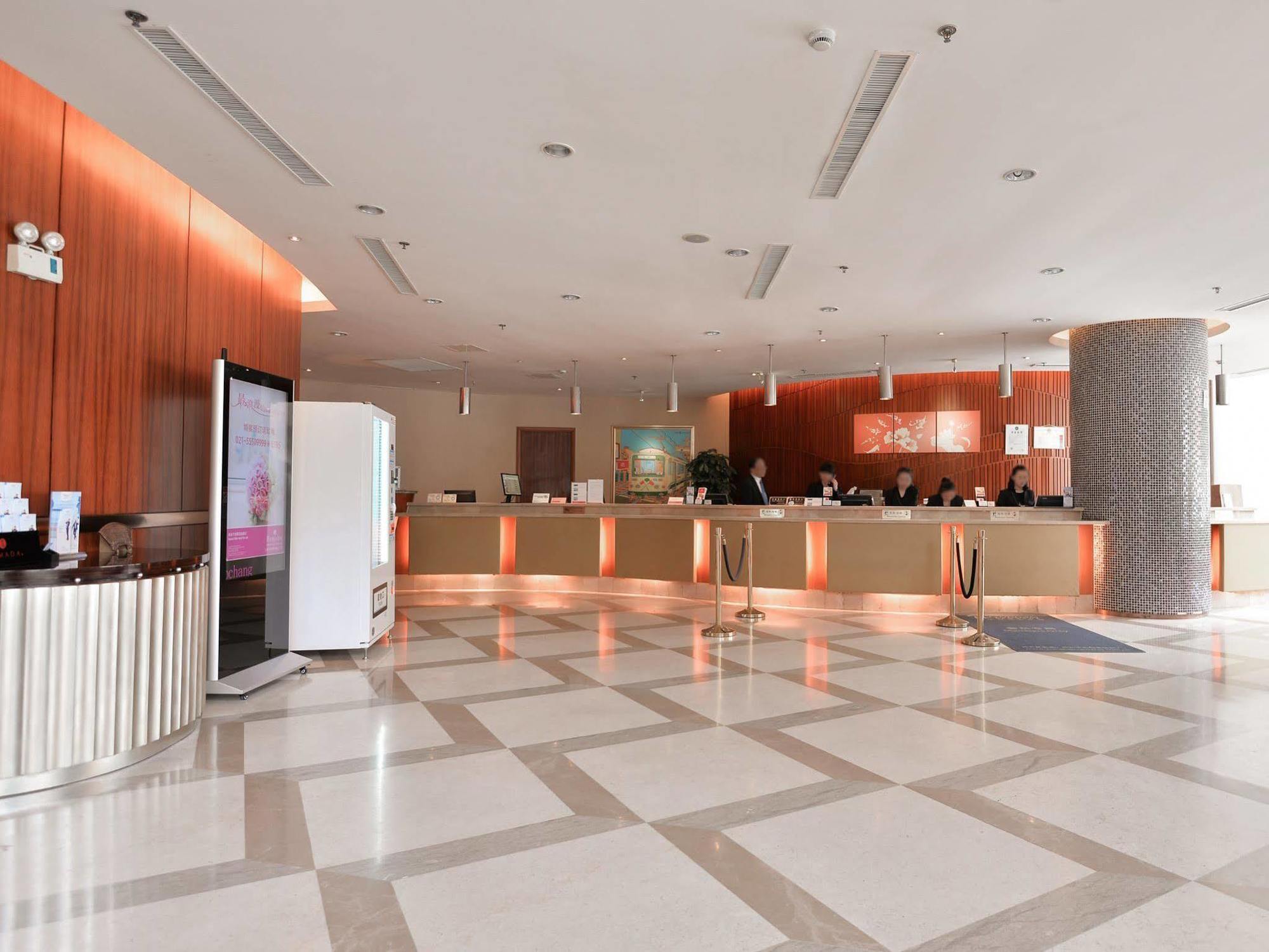 Ramada Wujiaochang Hotel 4*