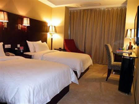 Ramada Wujiaochang Hotel 4*
