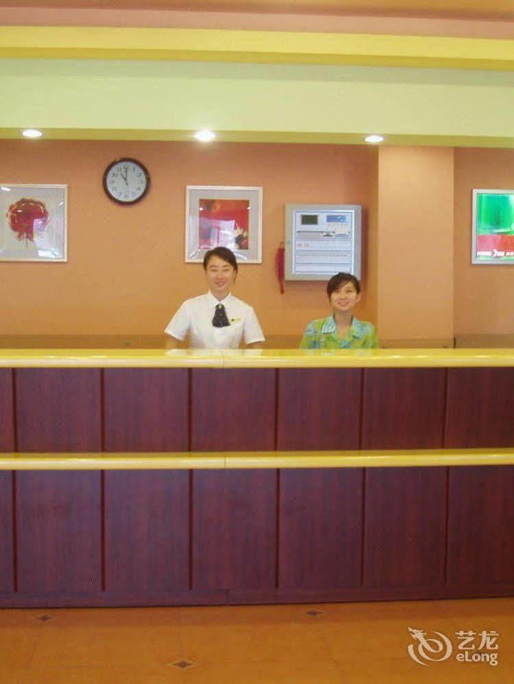 Chuansha Metro Station Xinchuan Road Hotel 2*