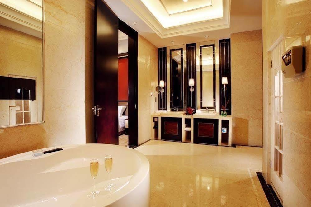 Royal Tulip Zhujiajiao 5*