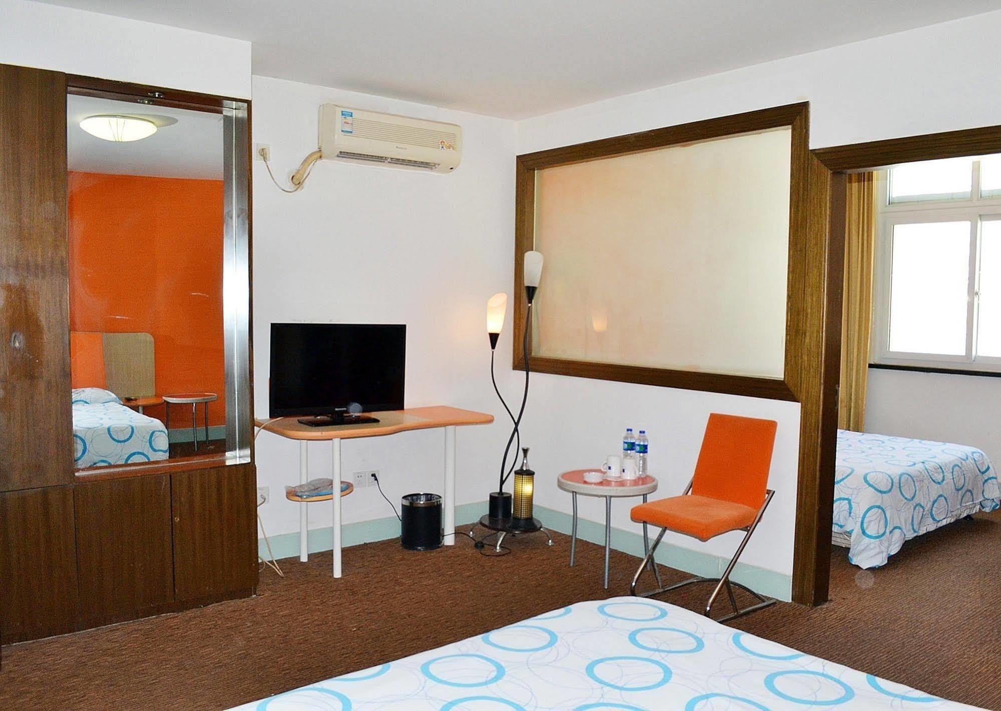Hotel 168 *