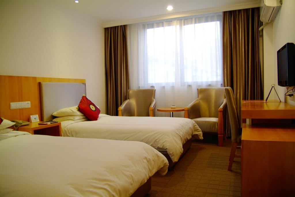 Starway Shengxianju Hotel 2*