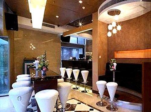 Howard Johnson Apartment