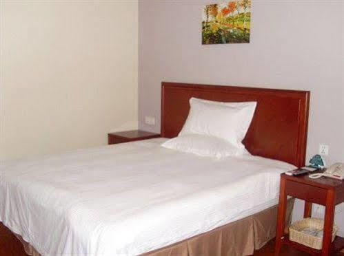 Greentree Songjiang Wanda Plaza Rongmei Road Express Hotel 2*