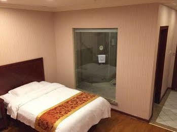 Greentree Songjiang Wanda Plaza Rongmei Road Express Hotel 2*