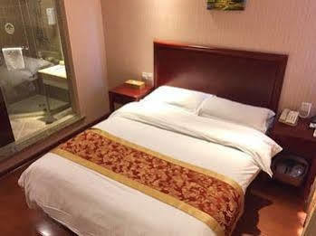 Greentree Songjiang Wanda Plaza Rongmei Road Express Hotel 2*