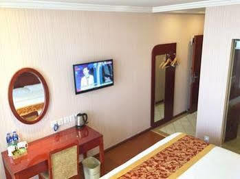 Hotel Greentree Songjiang Wanda Plaza Rongmei Road Express 2*