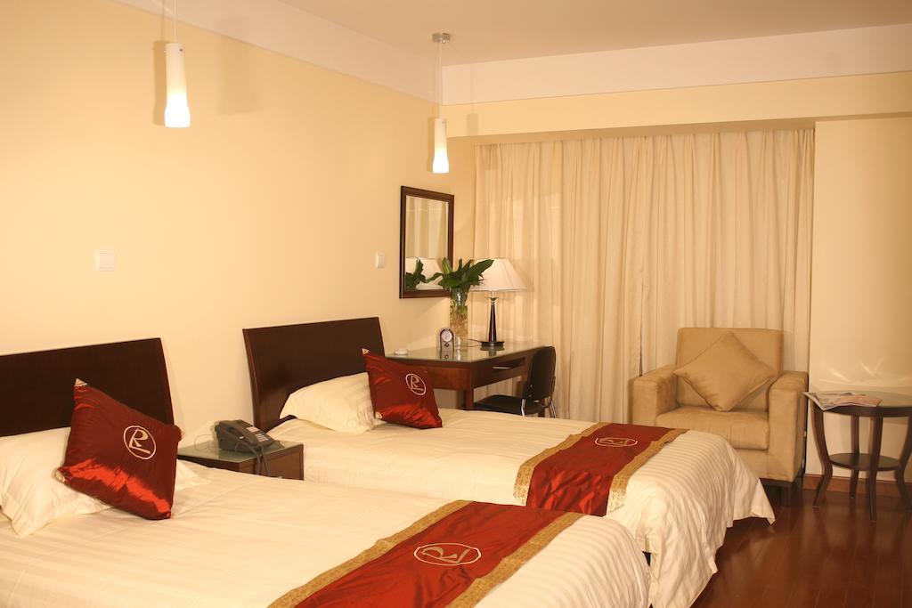 Hotel Dingtian Ruili Service 4*