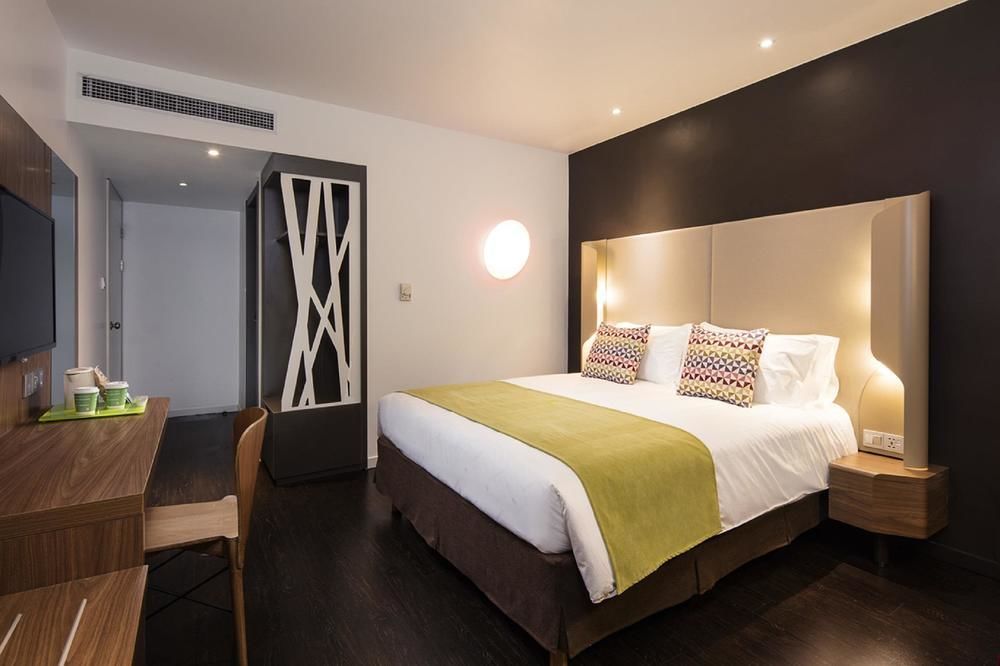 Campanile Railway Station And People's Square - 15 Minutes Drive To The Bund Otel 3*