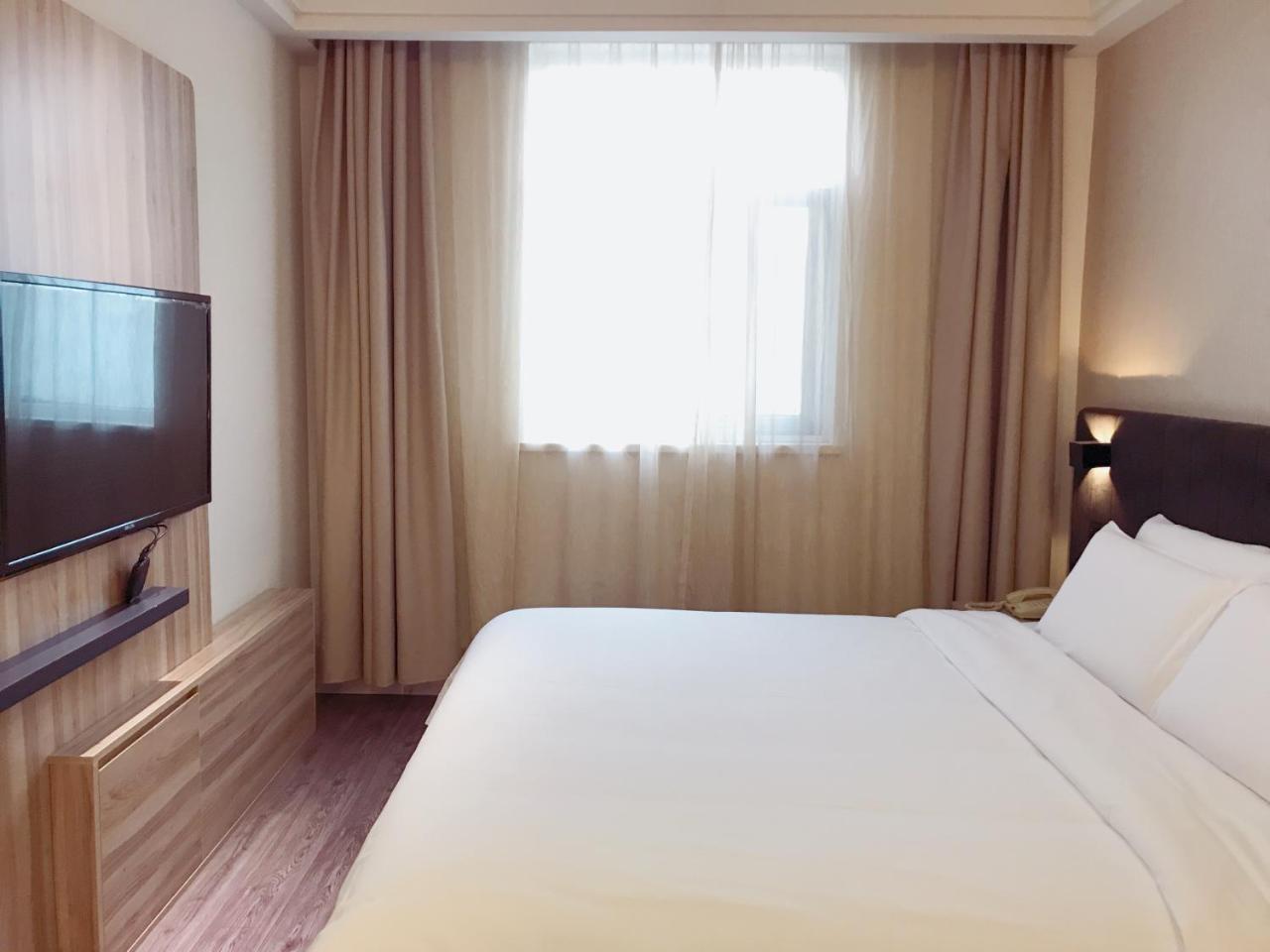 Hanting Premium Hongkou Football Stadium Second Branch 2*