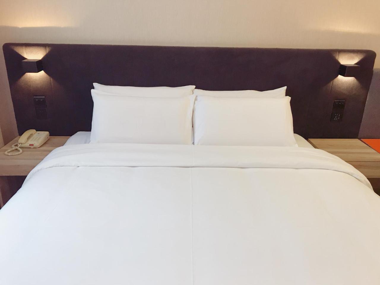 Hanting Premium Hongkou Football Stadium Second Branch Hotel 2*