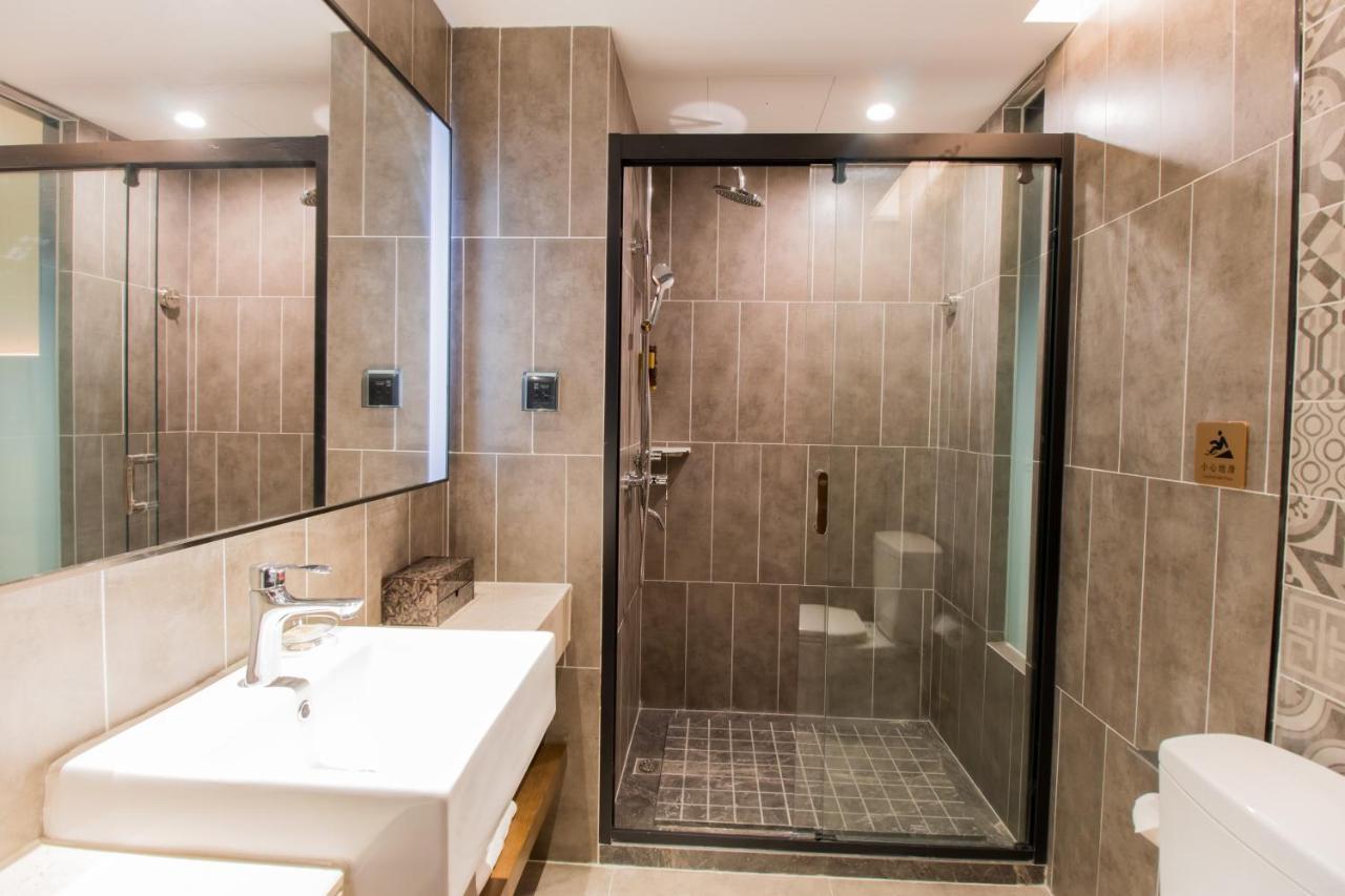 Yitel Hongqiao Caohejing Hongmei Road Metro Station Hotel 4*