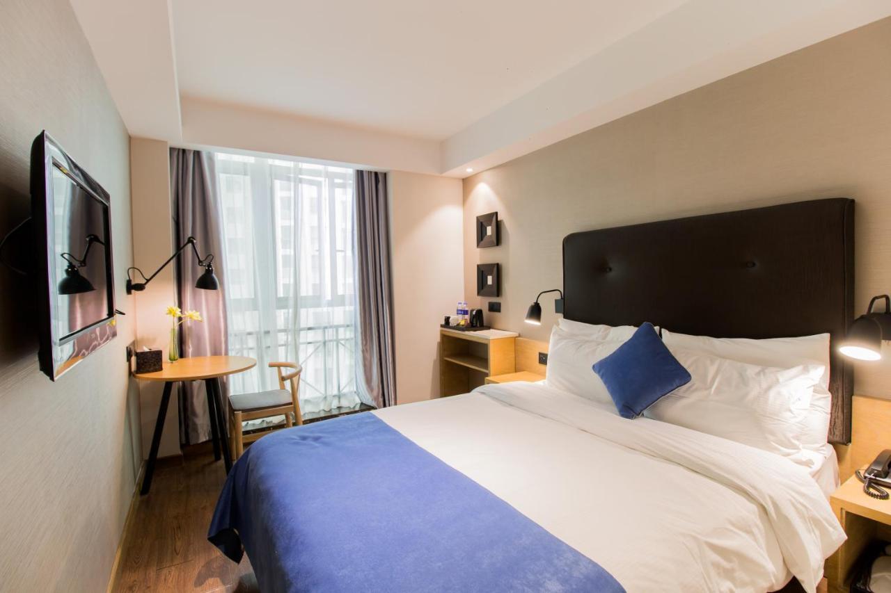 Yitel Hongqiao Caohejing Hongmei Road Metro Station Hotel