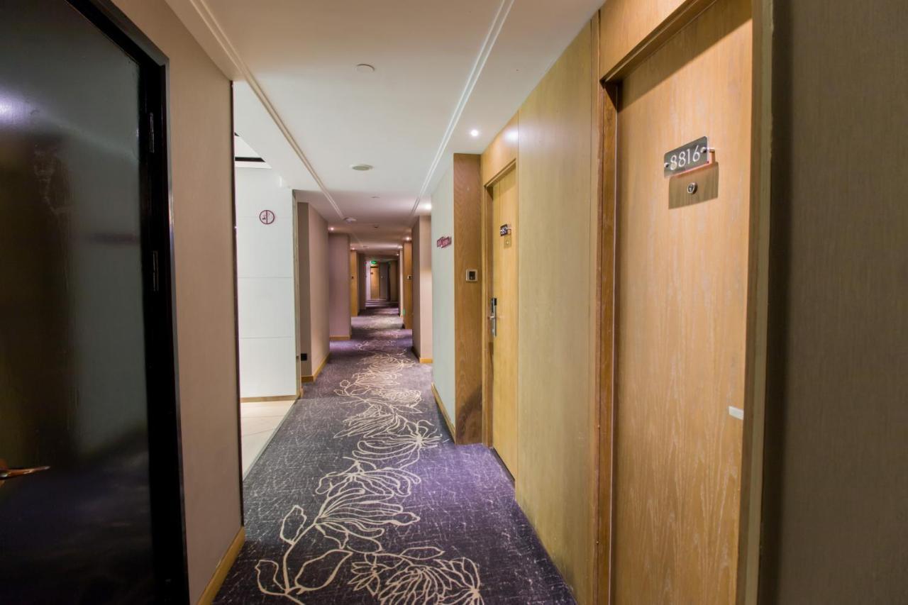 Yitel Hongqiao Caohejing Hongmei Road Metro Station Hotel 4*