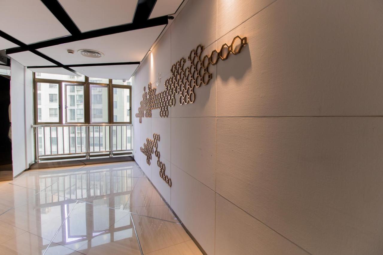 Hotel Yitel Hongqiao Caohejing Hongmei Road Metro Station 4*