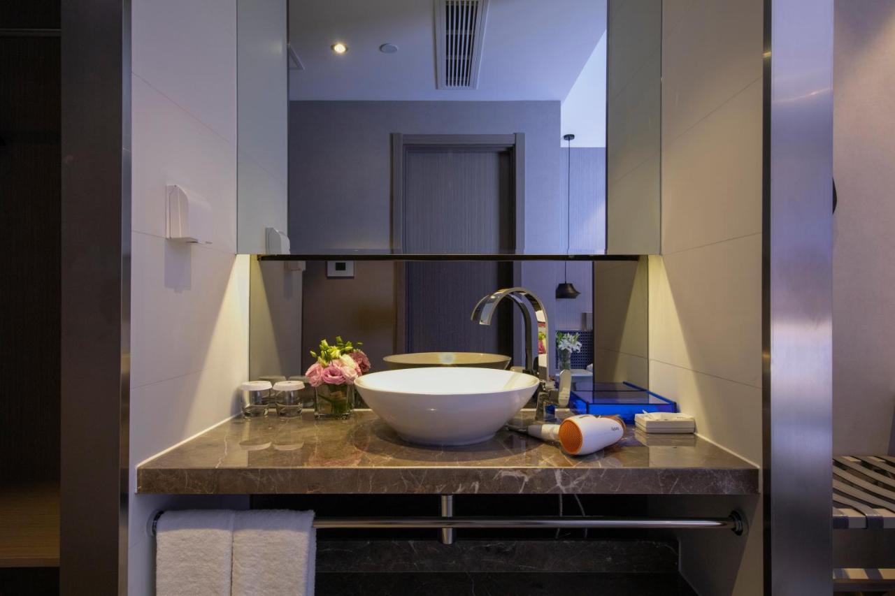 Orange Select Pudong Airport Branch Hotel 3*