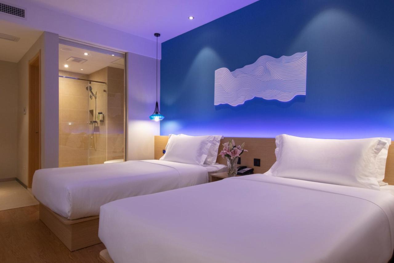 Orange Select Pudong Airport Branch 3*