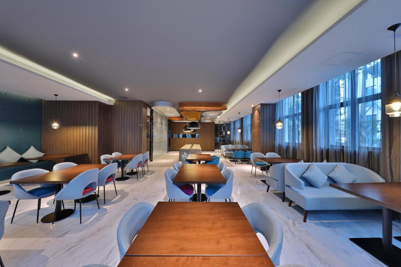 Orange Select Pudong Airport Branch Hotel Xangai