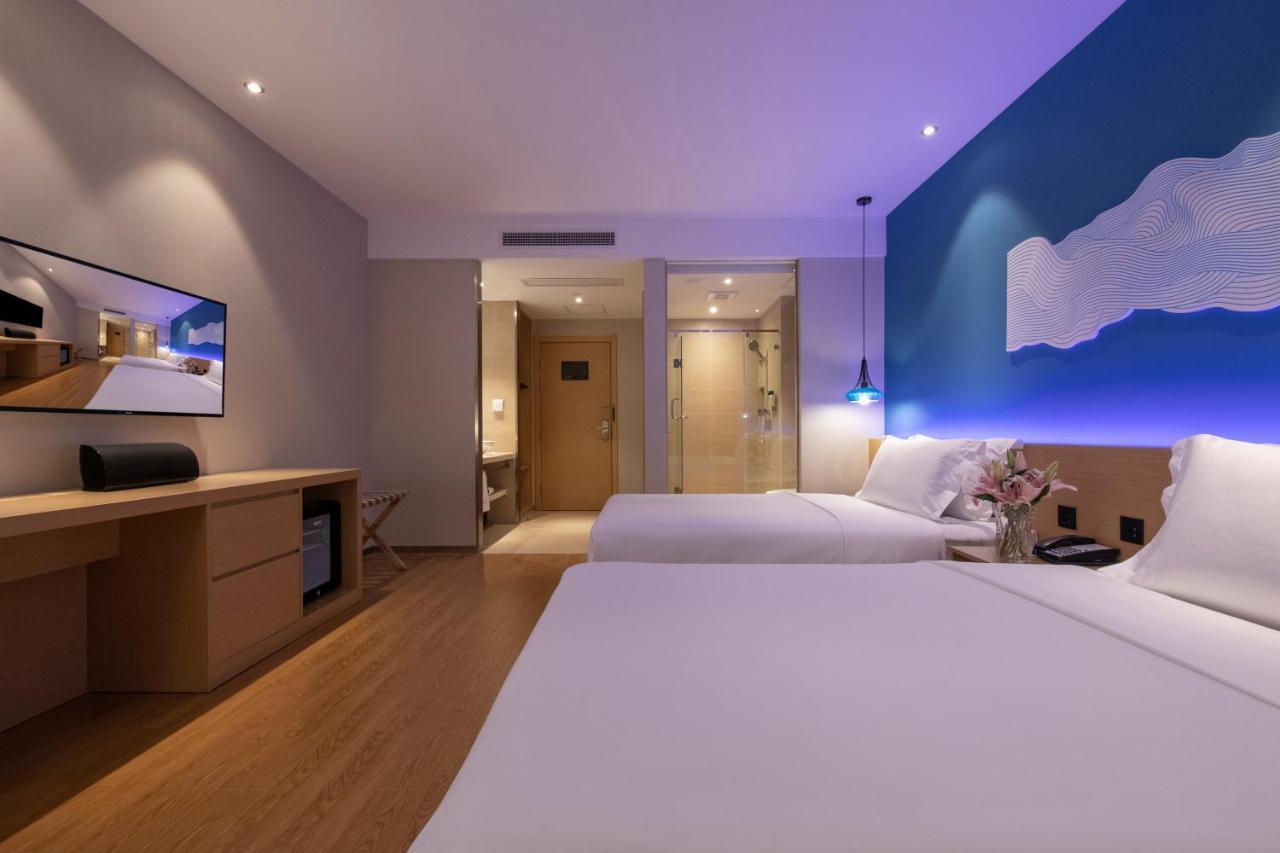 Orange Select Pudong Airport Branch Hotel 3*