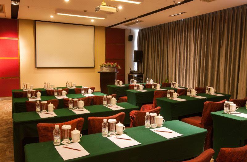 Days Hongkou Forture Hotel 4*