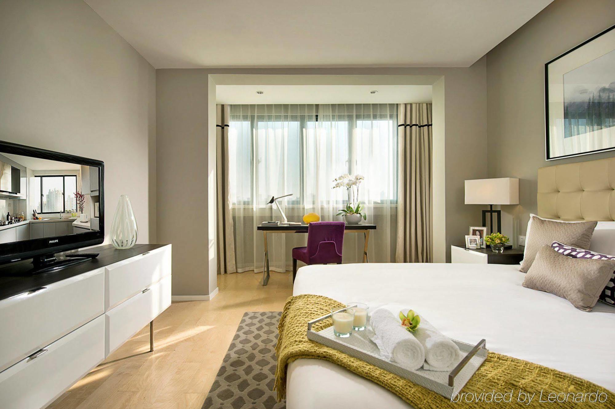 Expo Century Park Suites Hotel 4*