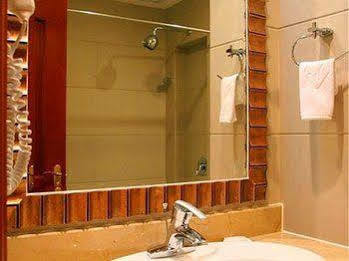 Shaanxi Business Hotel 4*