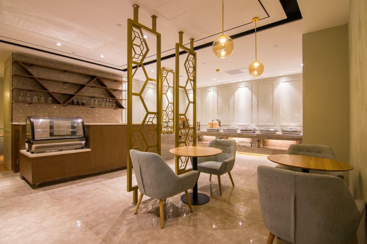 Hotel Yitel Premium
