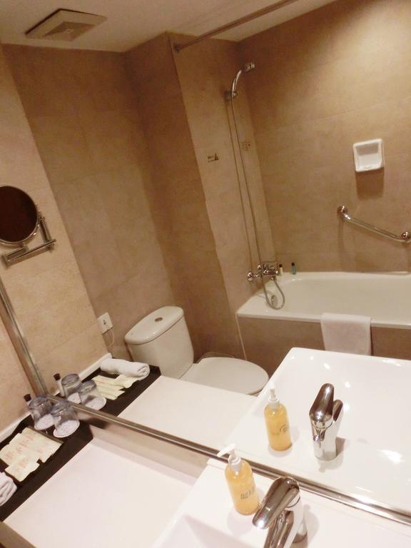 Ramada Wujiaochang 4*