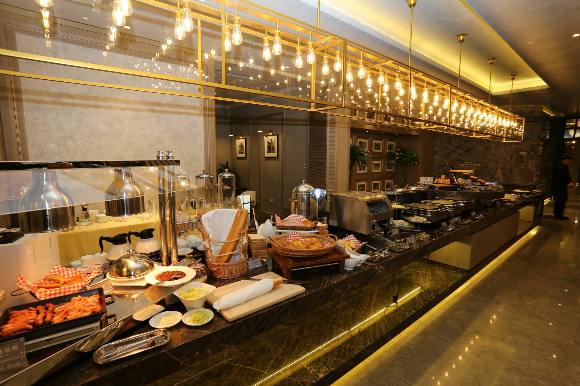 Jinjiang Metropolo Classiq Nanjing Road Hotel