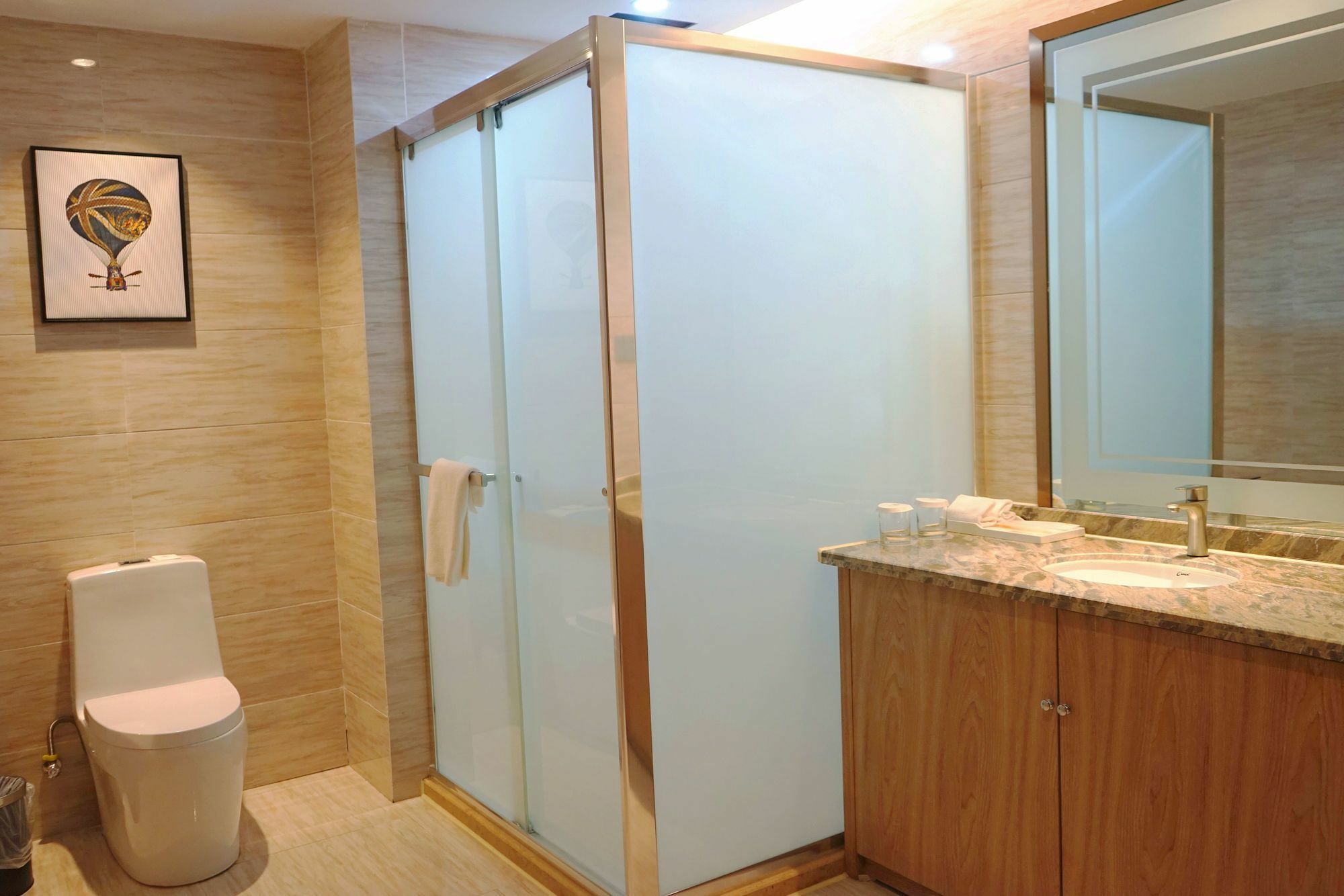 Metropolo, Shanghai, Jinshanzui 3*