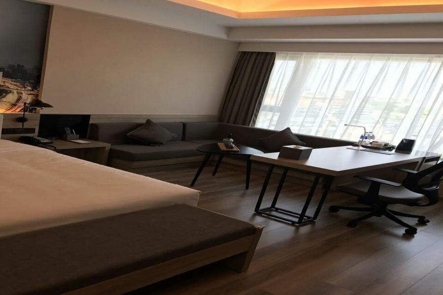 Hotel Atour Hongkou Dabaishu 4*