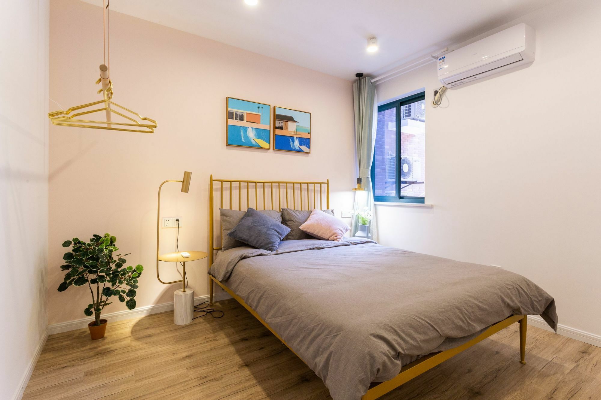 Starhome West Huaihai Road Branch Apartment *