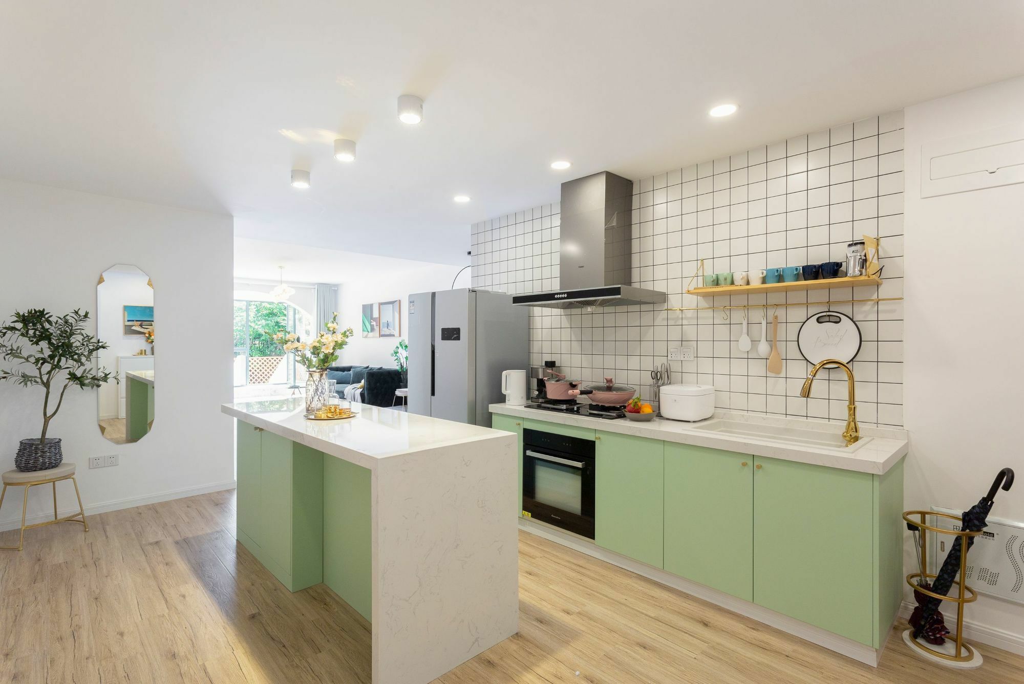 Starhome West Huaihai Road Branch Apartment *