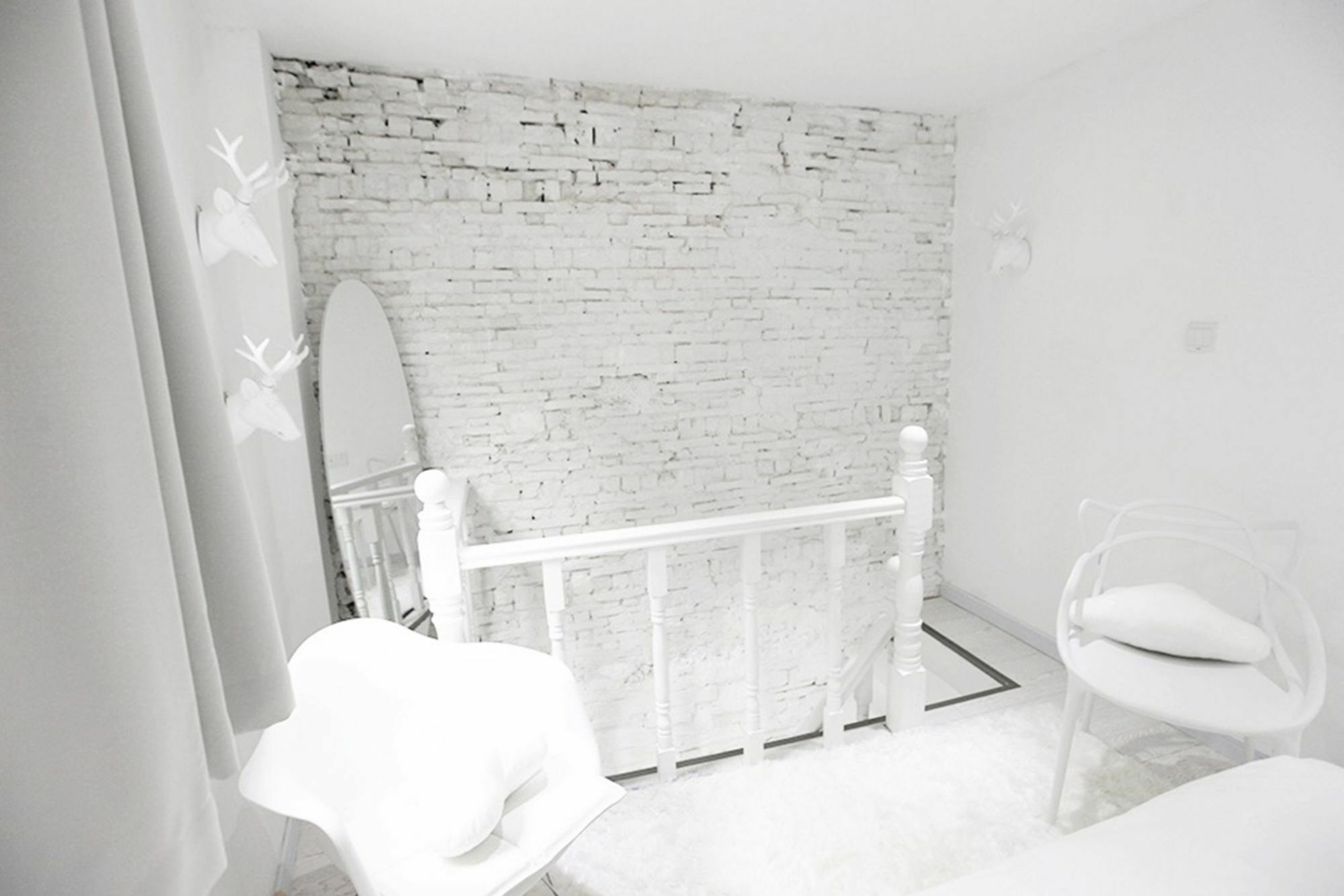 Obsessional Little White *