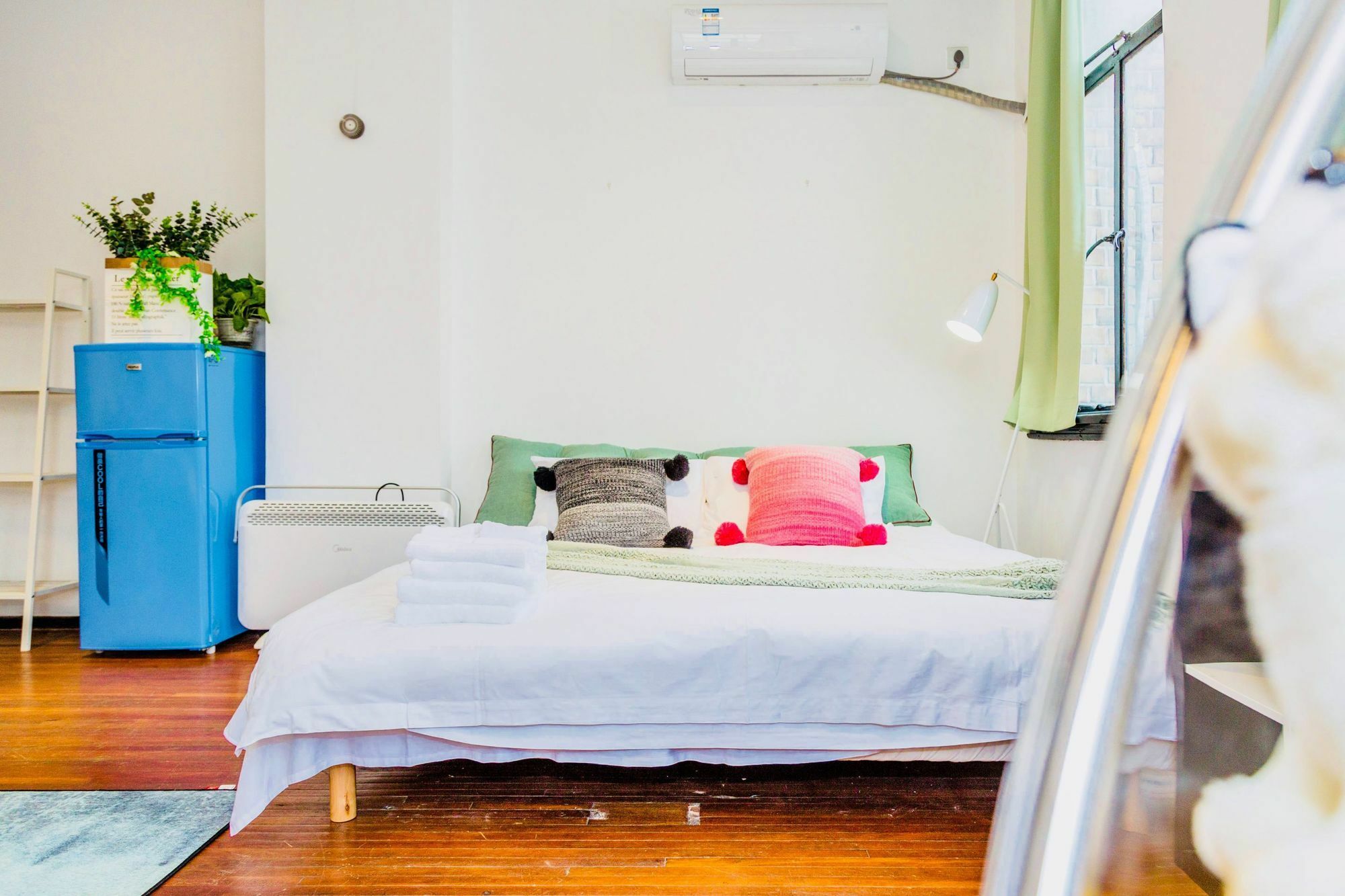 Lazy - North Linpin Road Apartment