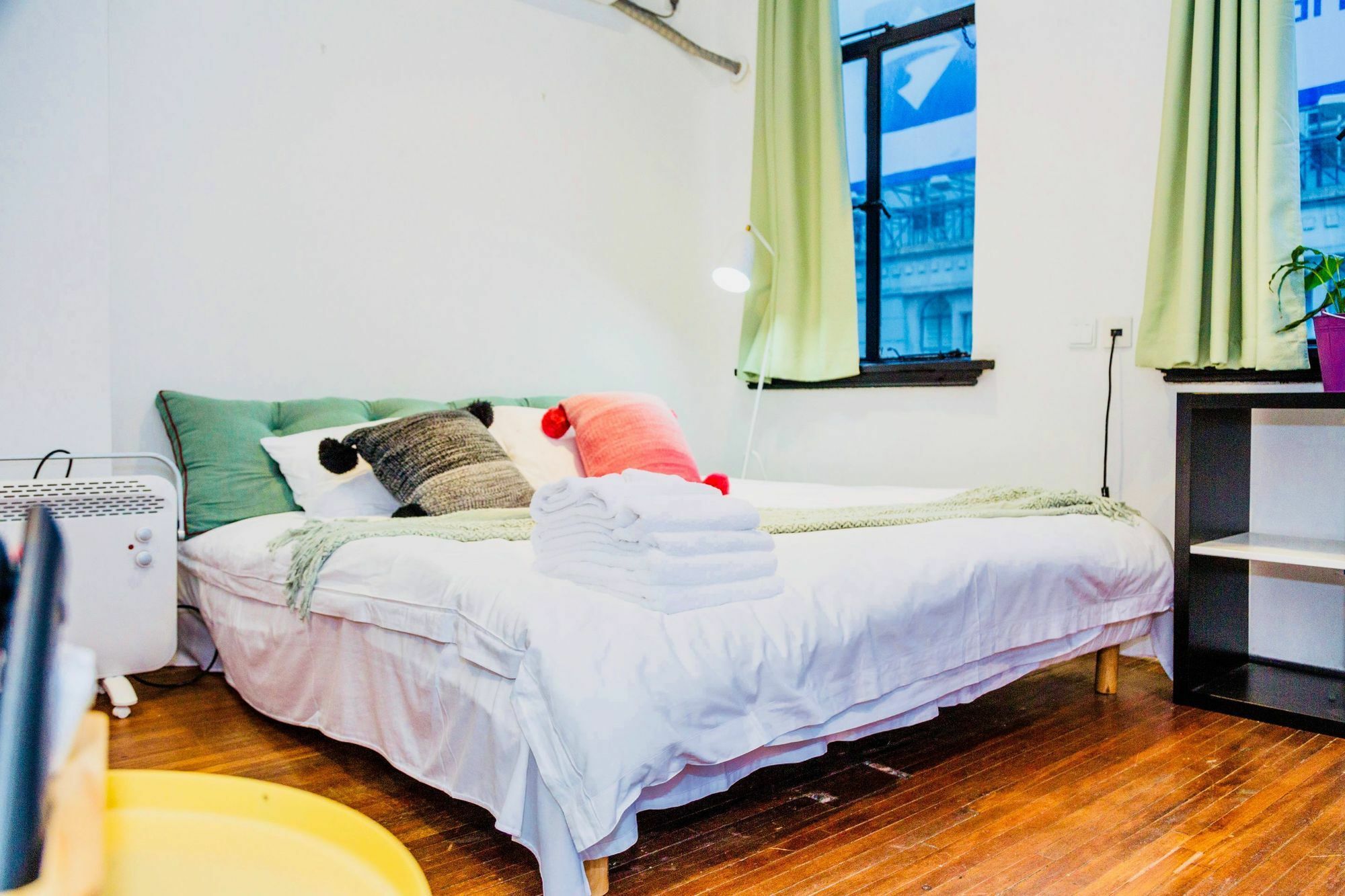 Lazy - North Linpin Road Apartment Shanghai