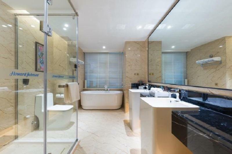 Howard Johnson Leonora Plaza Hotel